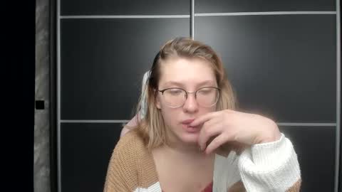 Snapshot of reginasmilee chatting on January 2025 02:31:02 AM Regina online show from January 2025 02:31:02 AM