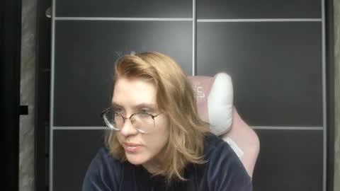 Snapshot of reginasmilee chatting on February 2025 03:07:01 PM Regina online show from February 2025 03:07:01 PM