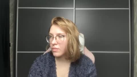 Snapshot of reginasmilee chatting on February 2025 10:00:01 AM Regina online show from February 2025 10:00:01 AM