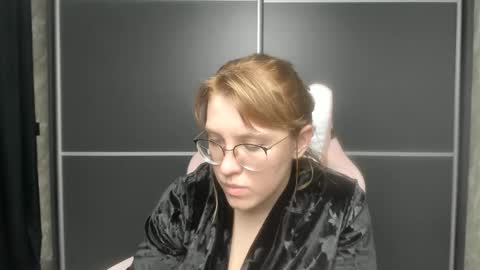 Snapshot of reginasmilee chatting on February 2025 05:12:01 PM Regina online show from February 2025 05:12:01 PM