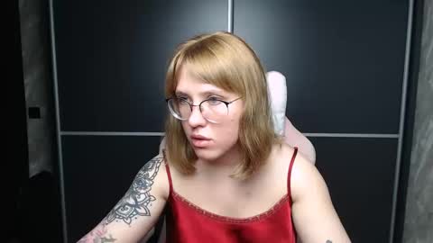 Snapshot of reginasmilee chatting on February 2025 06:53:02 AM Regina online show from February 2025 06:53:02 AM