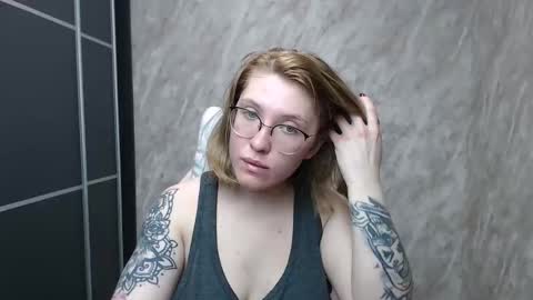 Snapshot of reginasmilee chatting on February 2025 11:31:02 AM Regina online show from February 2025 11:31:02 AM
