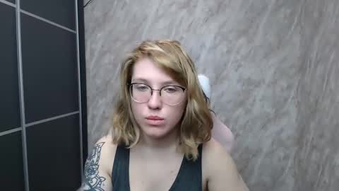 Snapshot of reginasmilee chatting on February 2025 12:11:02 PM Regina online show from February 2025 12:11:02 PM