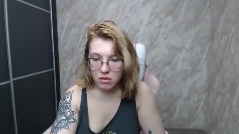 Snapshot of reginasmilee chatting on February 2025 05:59:01 PM Regina online show from February 2025 05:59:01 PM