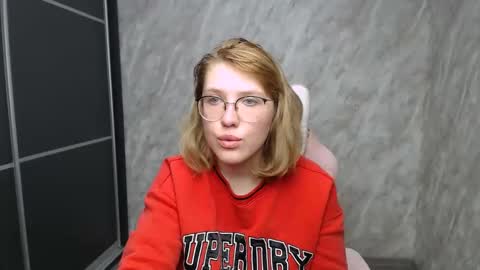 Snapshot of reginasmilee chatting on February 2025 06:32:02 PM Regina online show from February 2025 06:32:02 PM