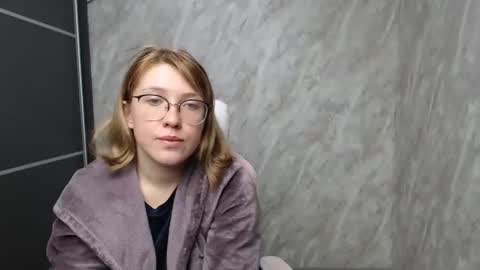 Snapshot of reginasmilee chatting on February 2025 08:07:01 AM Regina online show from February 2025 08:07:01 AM