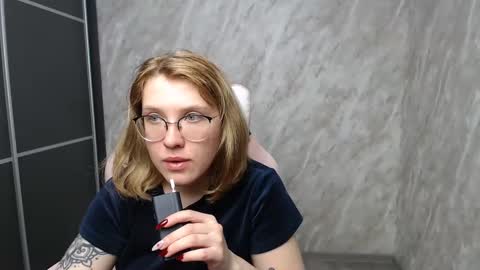 Snapshot of reginasmilee chatting on February 2025 06:08:02 PM Regina online show from February 2025 06:08:02 PM