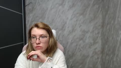 Snapshot of reginasmilee chatting on February 2025 04:02:01 PM Regina online show from February 2025 04:02:01 PM
