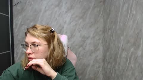 Snapshot of reginasmilee chatting on February 2025 03:02:01 AM Regina online show from February 2025 03:02:01 AM