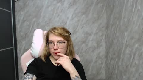 Snapshot of reginasmilee chatting on February 2025 06:05:02 AM Regina online show from February 2025 06:05:02 AM