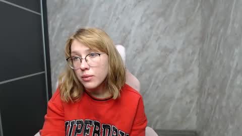 Snapshot of reginasmilee chatting on February 2025 03:31:02 PM Regina online show from February 2025 03:31:02 PM
