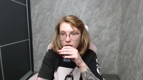 Snapshot of reginasmilee chatting on February 2025 06:37:01 AM Regina online show from February 2025 06:37:01 AM