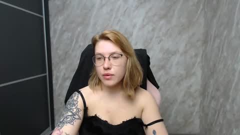 Snapshot of reginasmilee chatting on February 2025 03:04:01 AM Regina online show from February 2025 03:04:01 AM