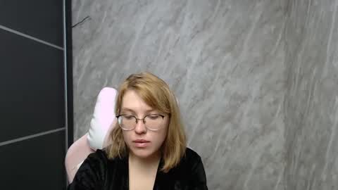 Snapshot of reginasmilee chatting on February 2025 06:18:02 AM Regina online show from February 2025 06:18:02 AM