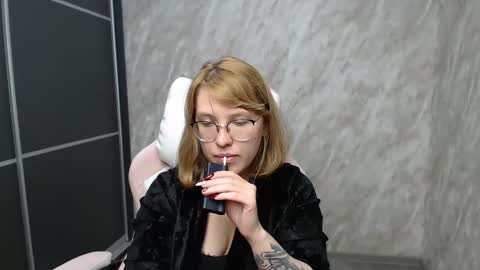 Snapshot of reginasmilee chatting on February 2025 04:21:01 PM Regina online show from February 2025 04:21:01 PM