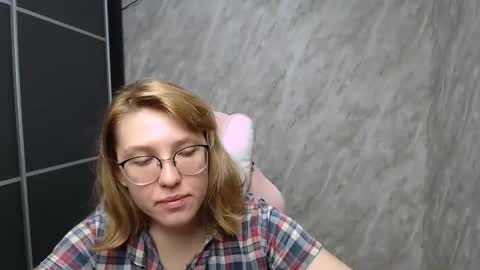 Snapshot of reginasmilee chatting on March 2025 10:35:01 AM Regina online show from March 2025 10:35:01 AM