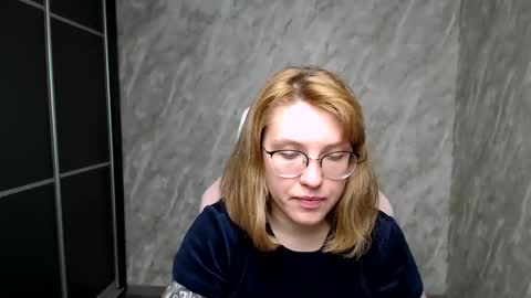 Snapshot of reginasmilee chatting on March 2025 05:57:02 AM Regina online show from March 2025 05:57:02 AM