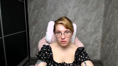 Snapshot of reginasmilee chatting on March 2025 06:16:01 AM Regina online show from March 2025 06:16:01 AM