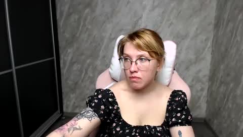 Snapshot of reginasmilee chatting on March 2025 11:10:02 AM Regina online show from March 2025 11:10:02 AM
