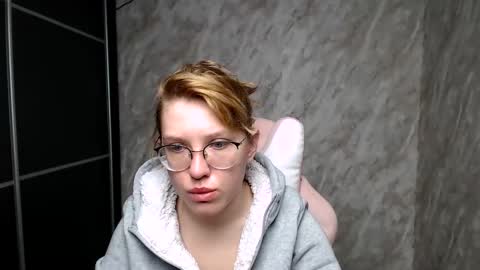 Snapshot of reginasmilee chatting on March 2025 02:52:01 AM Regina online show from March 2025 02:52:01 AM