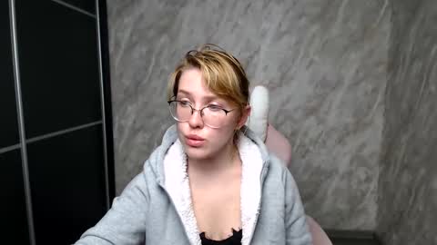 Snapshot of reginasmilee chatting on March 2025 05:28:01 PM Regina online show from March 2025 05:28:01 PM