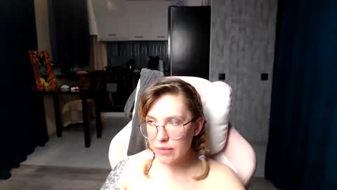 Snapshot of reginasmilee chatting on September 2025 12:21:01 AM Regina online show from September 2025 12:21:01 AM