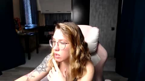 Snapshot of reginasmilee chatting on September 2025 04:45:01 AM Regina online show from September 2025 04:45:01 AM