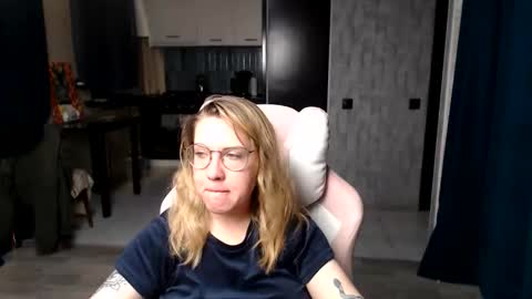 Snapshot of reginasmilee chatting on September 2025 12:00:02 AM Regina online show from September 2025 12:00:02 AM