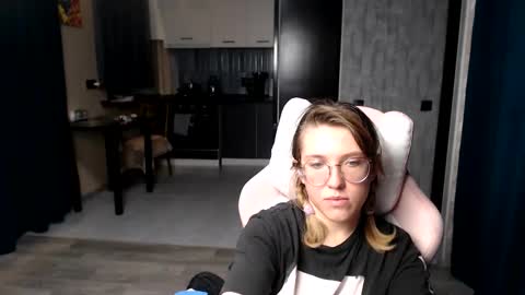 Snapshot of reginasmilee chatting on September 2025 01:18:02 AM Regina online show from September 2025 01:18:02 AM