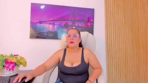 Snapshot of reina_mia1 chatting on April 2026 11:54:02 PM Reina Mia online show from April 2026 11:54:02 PM