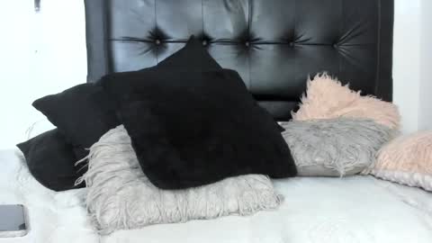 Laura online show from December 2024 06:43:01 AM