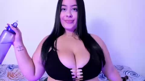 Snapshot of renata_reyes11 chatting on September 2025 08:01:01 PM Renata online show from September 2025 08:01:01 PM