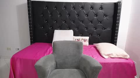 Renata Salinas online show from January 2026 12:12:02 AM