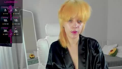 Rene online show from November 2025 12:04:02 PM