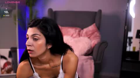 Rena online show from October 2025 05:00:02 AM