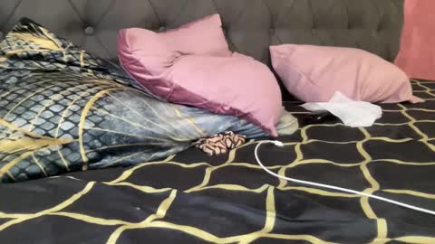 Snapshot of reyna77 chatting on January 2025 04:44:01 AM reyna77 online show from January 2025 04:44:01 AM