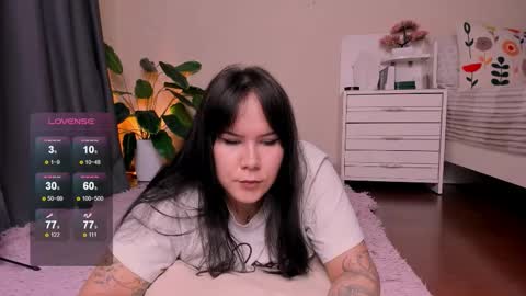 Snapshot of reyniri chatting on November 2025 02:19:01 PM Rein online show from November 2025 02:19:01 PM