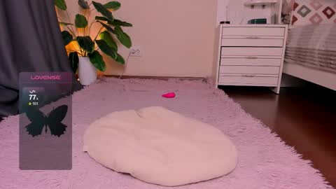 Snapshot of reyniri chatting on November 2025 02:53:02 PM Rein online show from November 2025 02:53:02 PM