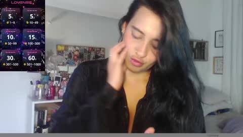 Snapshot of rhaenyra_ chatting on February 2025 11:37:02 PM Rhaenyra online show from February 2025 11:37:02 PM