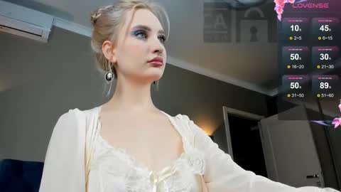 Ria Woods online show from November 2025 05:01:02 PM