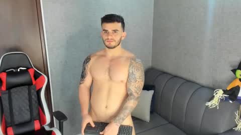 ricardogonzalez666 online show from February 2025 04:26:01 PM