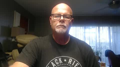 Snapshot of rich32937 chatting on April 2026 12:10:01 PM rich32937 online show from April 2026 12:10:01 PM