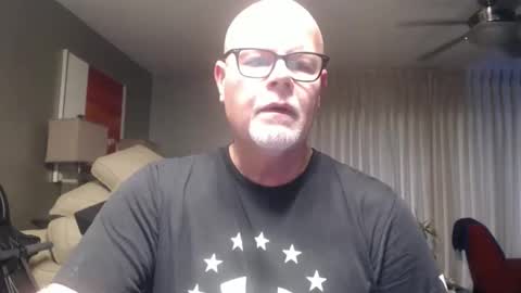 Snapshot of rich32937 chatting on April 2026 06:43:01 PM rich32937 online show from April 2026 06:43:01 PM