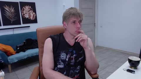 Snapshot of richard_hards chatting on May 2026 12:01:01 PM RICHARD HARDS online show from May 2026 12:01:01 PM