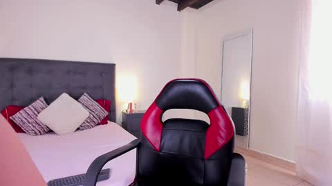 Snapshot of riley_skye_ chatting on January 2025 12:52:01 PM RAILEY online show from January 2025 12:52:01 PM