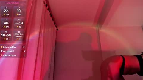 Snapshot of riley_skye_ chatting on January 2025 08:32:02 AM RAILEY online show from January 2025 08:32:02 AM