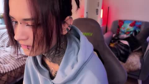   DianaBrite            fansl y online show from December 2025 11:19:01 AM