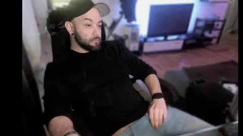 Snapshot of riptid3_ chatting on March 2025 08:35:01 AM Ask Me online show from March 2025 08:35:01 AM