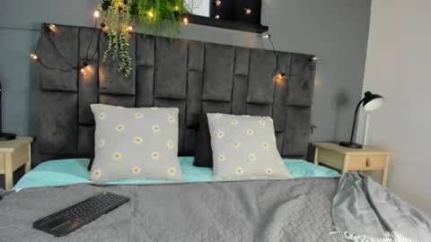 RIRI  online show from September 2025 07:50:02 PM