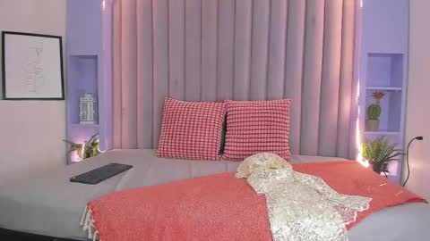 RIRI  online show from October 2025 07:58:02 PM